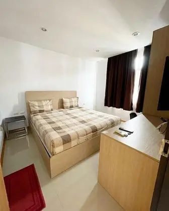 One Bedroom With Kitchenette Apartment