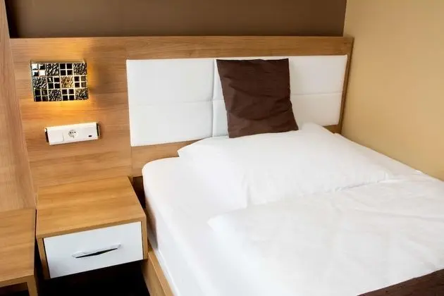 Standard Tek Kişilik Oda, Ortak Banyo (Two Rooms Share One Bathroom)