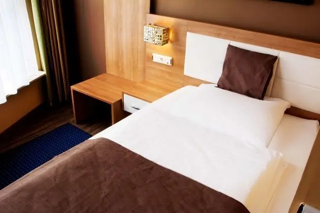 Standard Tek Kişilik Oda, Ortak Banyo (Two Rooms Share One Bathroom)