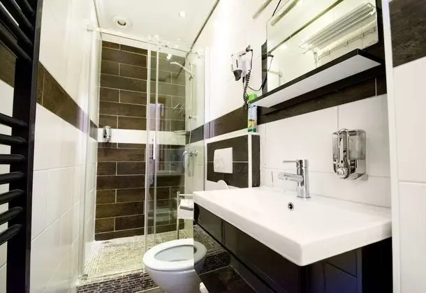 Standard Tek Kişilik Oda, Ortak Banyo (Two Rooms Share One Bathroom)