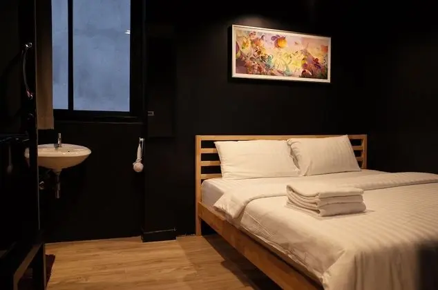 WL Classic: King Room with Private Bathroom
