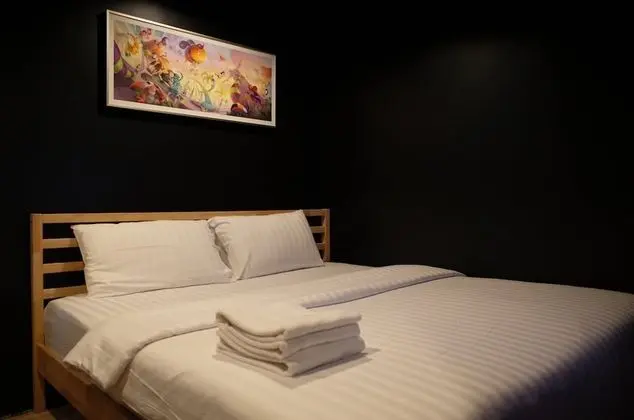 WL Classic: King Room with Private Bathroom