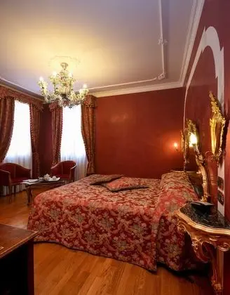 Deluxe Tek Büyük Yataklı Oda, Kanal Manzaralı