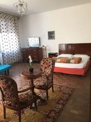 Büyük Yataklı Tek Kişilik Oda, Ortak Banyo