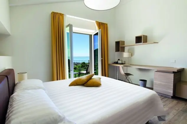 Junior Süit, Balkon, Göl Manzaralı