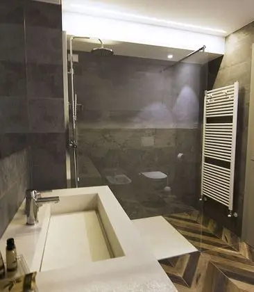 Süit, Balkon, Göl Manzaralı