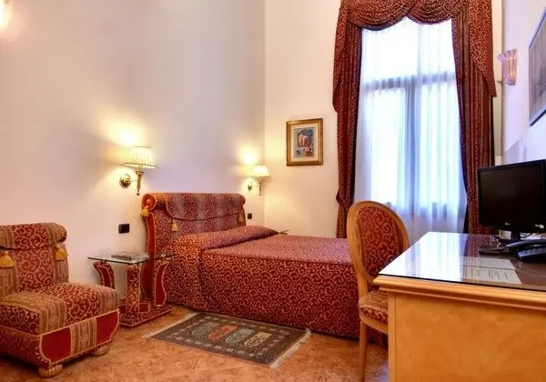 Tek Büyük Yataklı Oda