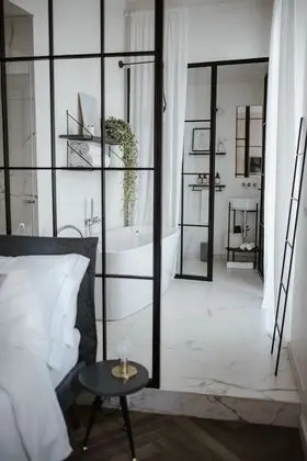 Tek Büyük Yataklı Oda (Suite 2)