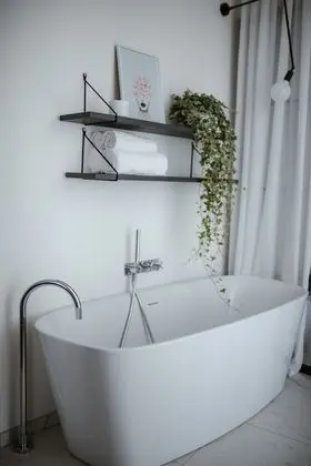 Tek Büyük Yataklı Oda (Suite 2)