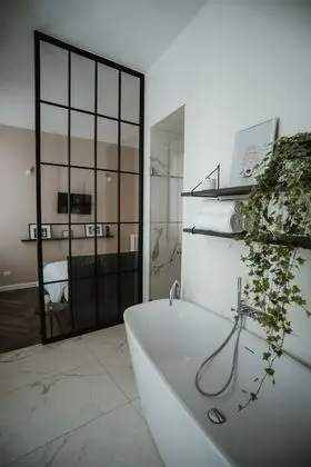 Tek Büyük Yataklı Oda (Suite 2)