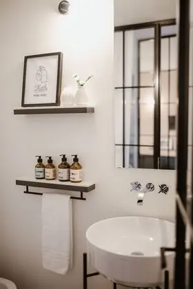 Tek Büyük Yataklı Oda (Suite 2)
