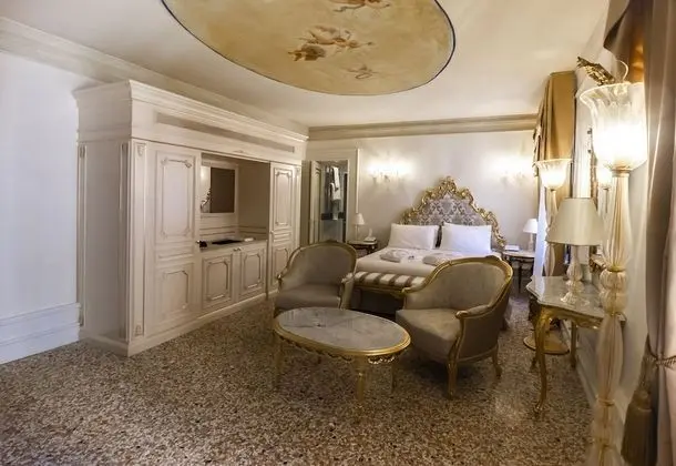 Superior Tek Büyük Yataklı Oda