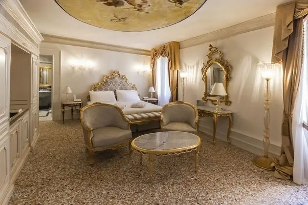 Superior Tek Büyük Yataklı Oda