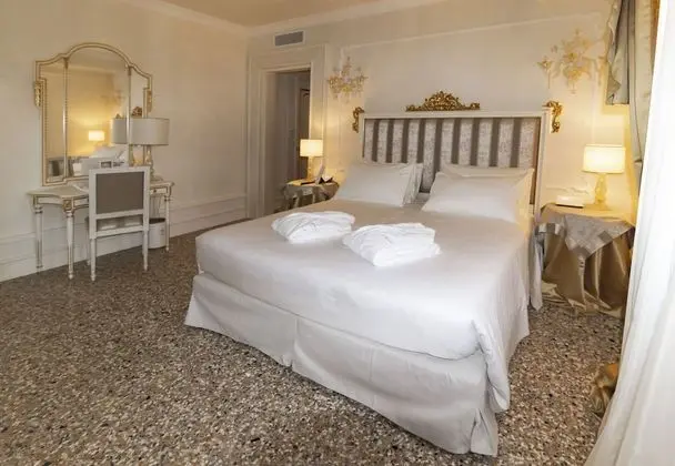 Superior Tek Büyük Yataklı Oda, Kanal Manzaralı