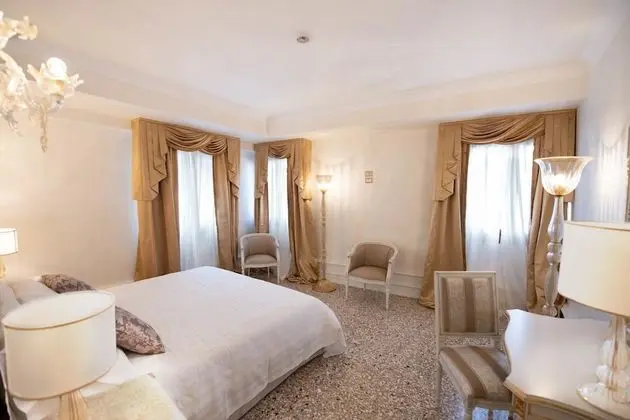 Superior Tek Büyük Yataklı Oda, Kanal Manzaralı