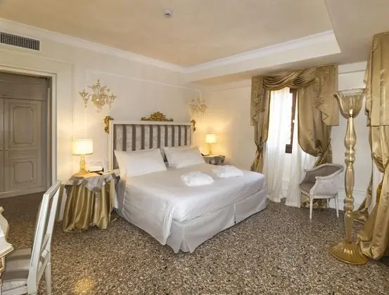 Superior Tek Büyük Yataklı Oda, Kanal Manzaralı