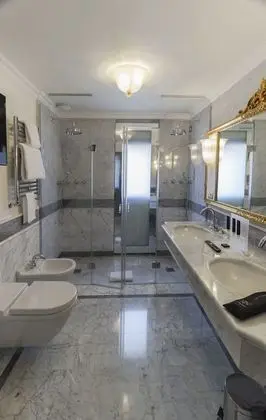 Superior Tek Büyük Yataklı Oda, Kanal Manzaralı