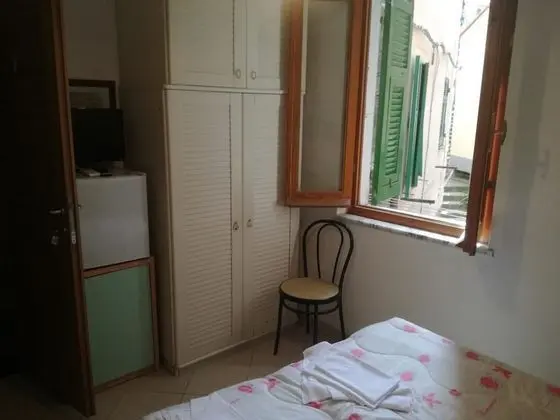 Basic Tek Büyük Yataklı Oda