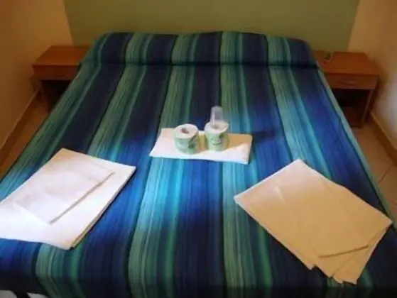 Basic Tek Büyük Yataklı Oda