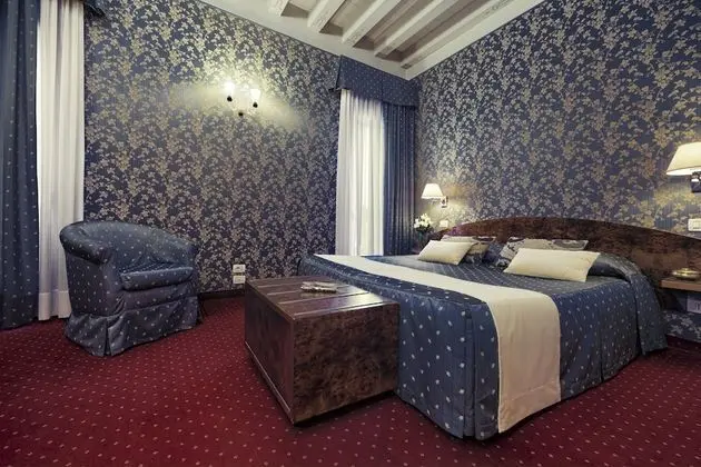 Superior Tek Büyük veya İki Ayrı Yataklı Oda