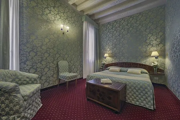 Superior Tek Büyük veya İki Ayrı Yataklı Oda