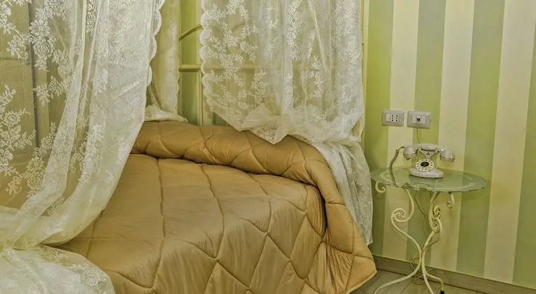 Üç Kişilik Oda