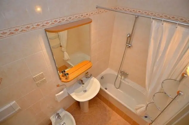 Superior Tek Büyük veya İki Ayrı Yataklı Oda