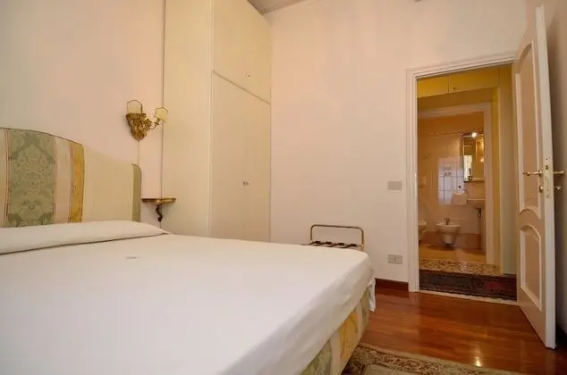 Tek Büyük Yataklı Oda, Özel Banyo (not in room)