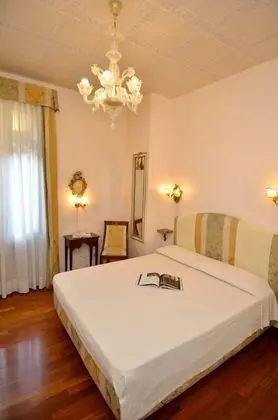 Tek Büyük Yataklı Oda, Özel Banyo (not in room)