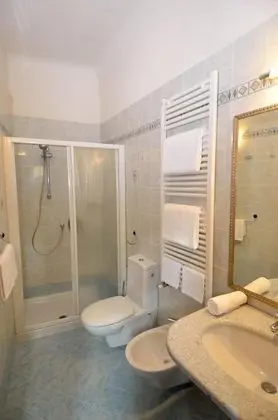 Tek Büyük Yataklı Oda, Özel Banyo (not in room)