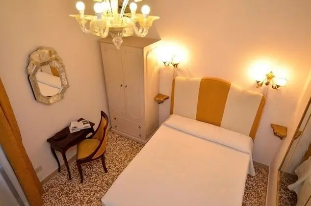 Tek Büyük Yataklı Oda (small)