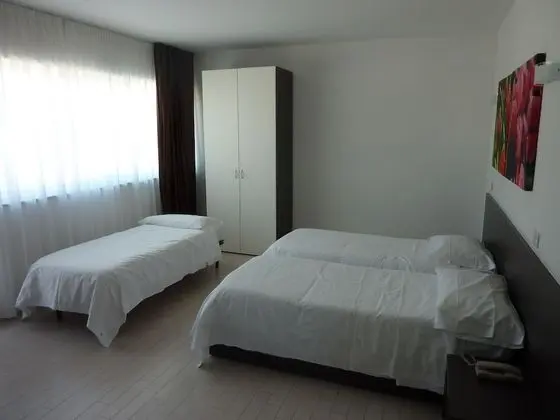 Üç Kişilik Oda (Free swimming pool access)