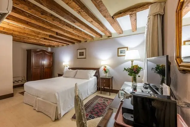 Classic Tek Büyük veya İki Ayrı Yataklı Oda