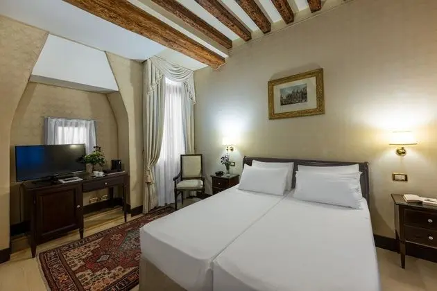 Classic Tek Büyük veya İki Ayrı Yataklı Oda