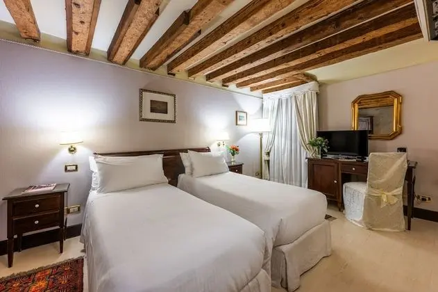 Classic Tek Büyük veya İki Ayrı Yataklı Oda