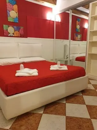 Deluxe Tek Büyük Yataklı Oda, 1 Büyük (Queen) Boy Yatak, Sigara İçilmez, Ortak Banyo