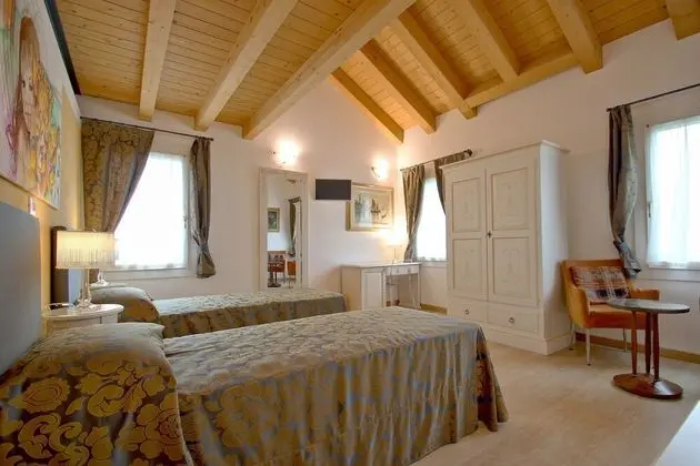 Tek Büyük veya İki Ayrı Yataklı Oda