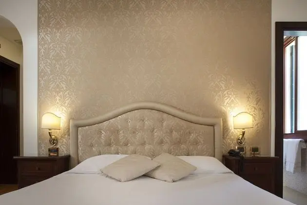 Deluxe Tek Büyük Yataklı Oda, Kanal Manzaralı