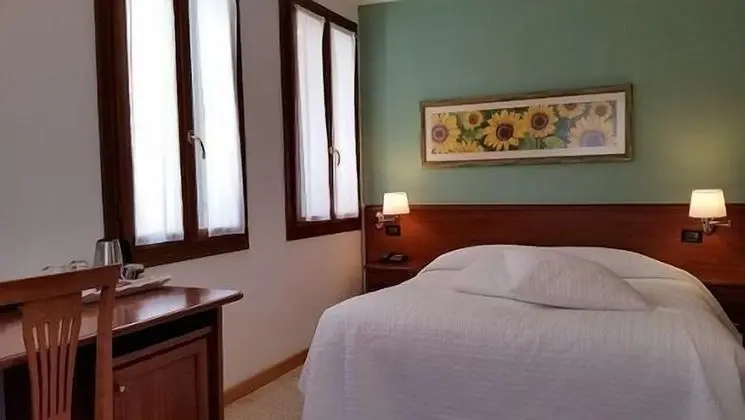 Classic Tek Büyük veya İki Ayrı Yataklı Oda