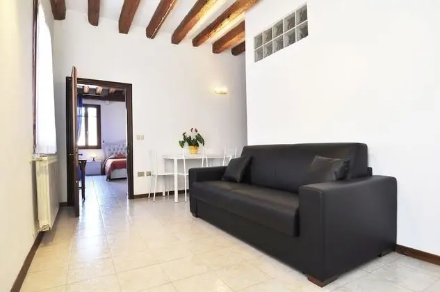 Standard Apart Daire, Ek Bina