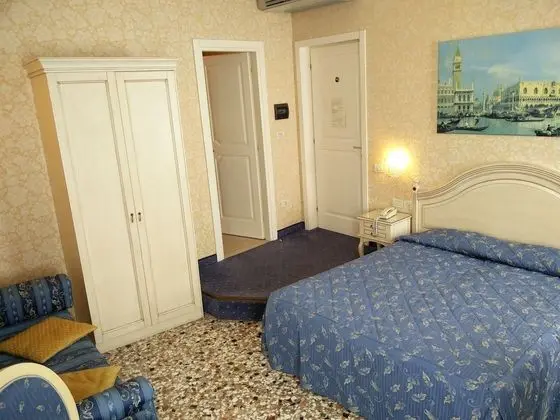 Junior Süit, Lagün Manzaralı