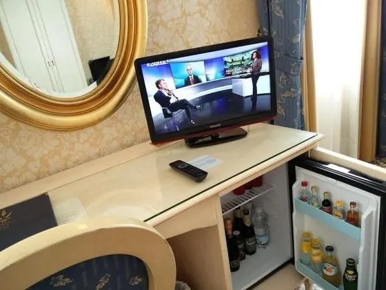 Tek Büyük Yataklı Oda, Ek Bina