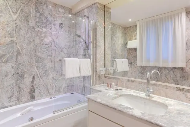 1 Çift Kişilik Veya 2 Tek Kişilik Yatak Superior