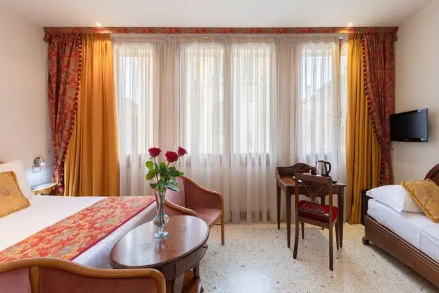 1 Çift Kişilik Veya 2 Tek Kişilik Yatak Superior