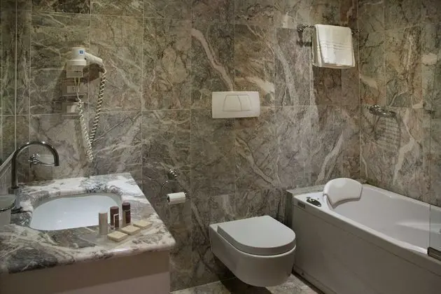 1 Çift Kişilik Veya 2 Tek Kişilik Yatak Superior