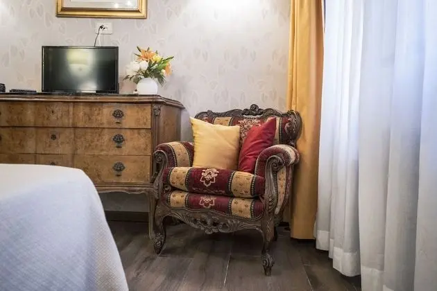 Tek Büyük veya İki Ayrı Yataklı Oda, Kanal Manzaralı