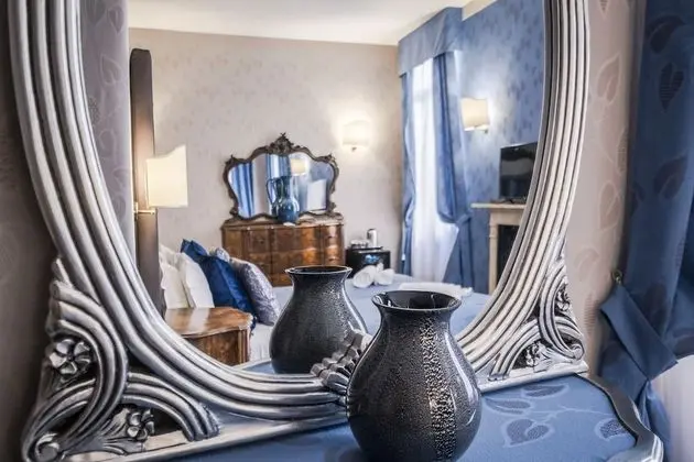 Tek Büyük veya İki Ayrı Yataklı Oda, Kanal Manzaralı