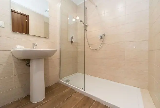 Tek Büyük veya İki Ayrı Yataklı Oda, Kanal Manzaralı