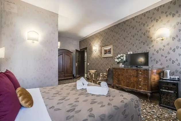 Üç Kişilik Oda, Kanal Manzaralı