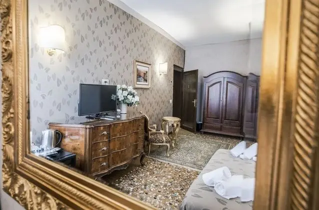 Üç Kişilik Oda, Kanal Manzaralı